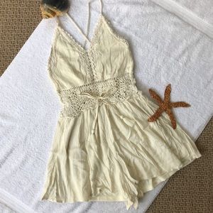 🧿2/$20🧿 AEO Sleeveless Cream Romper w/ lace (4a)